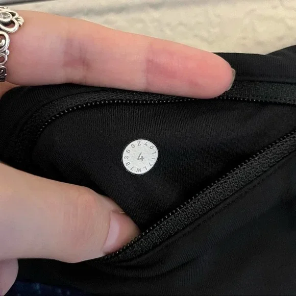 Lululemon Run Times Short Bubbles Pipe Dream Blue Black / Black Size 4 - Picture 4 of 4